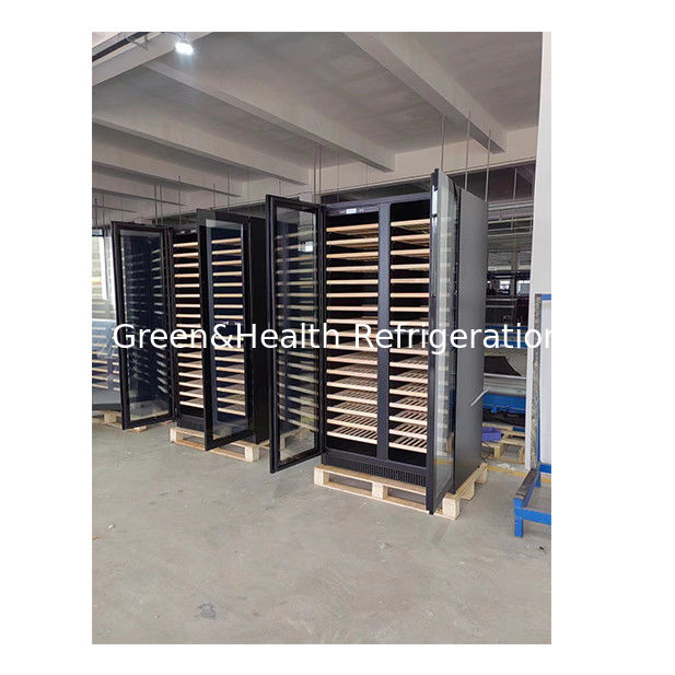 Двузонный винный холодильник с полками из бука и вместимостью 316 бутылок для коммерческого использования